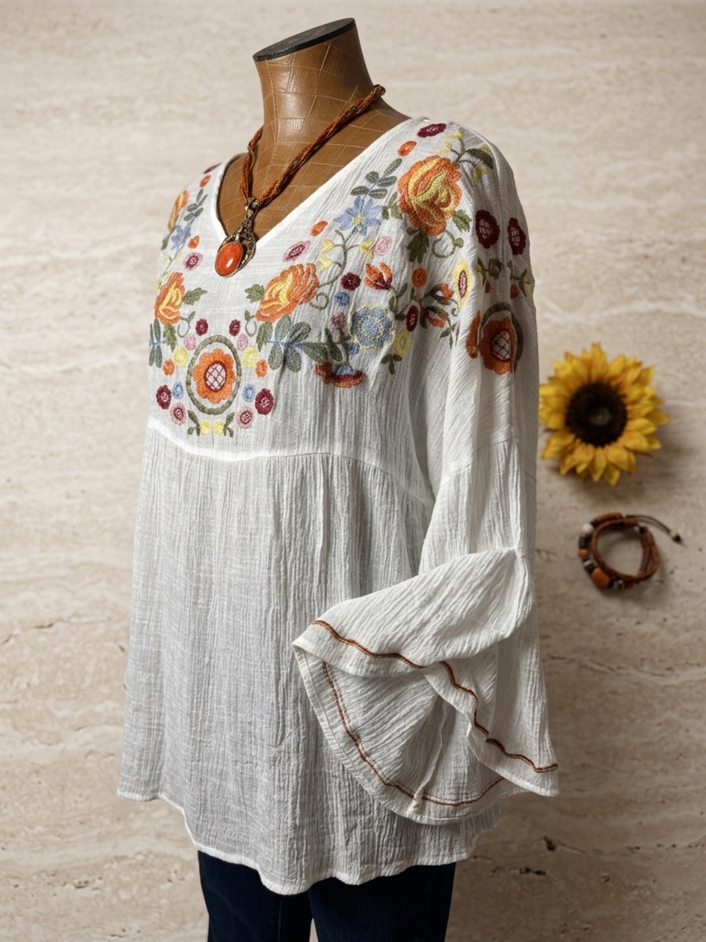 Umgee White Floral Embroidered V-Neck Bell Sleeve Tunic Size Large Excellent - Picture 3 of 11